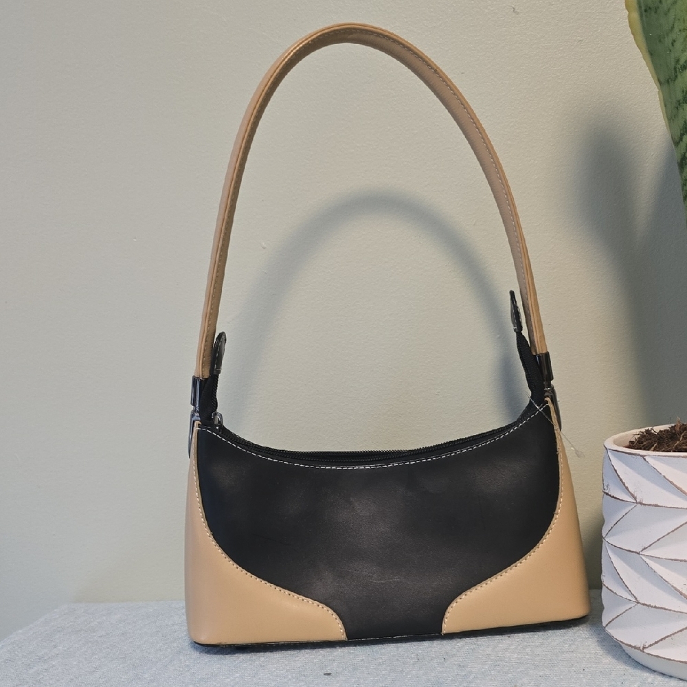 Vera Pelle Black and Tan Shoulder Bag
